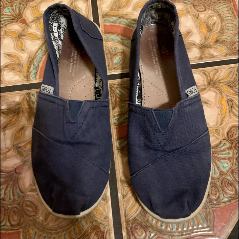 Toms Kids Canvas Navy blue flats Size: 4.5m